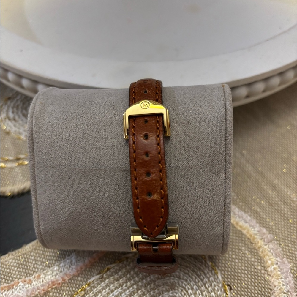Movado Women's Watch with Brown Leather Strap and Gold Accents. ⌚️ - Picture 6 of 6